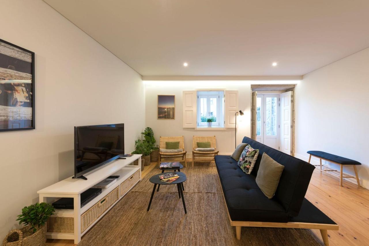 Lovelystay - Porto Peaceful Living W/ Backyard Exterior foto