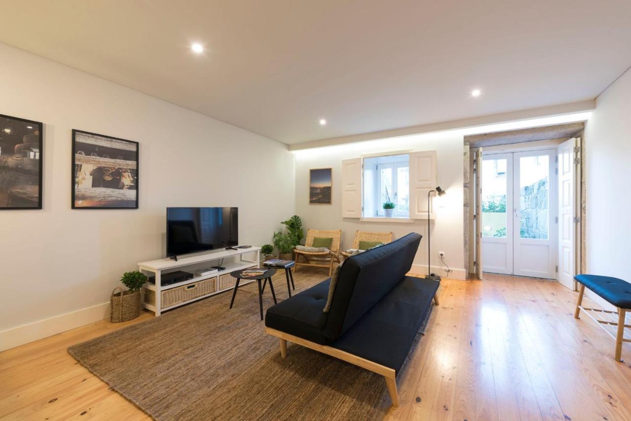 Lovelystay - Porto Peaceful Living W/ Backyard Exterior foto