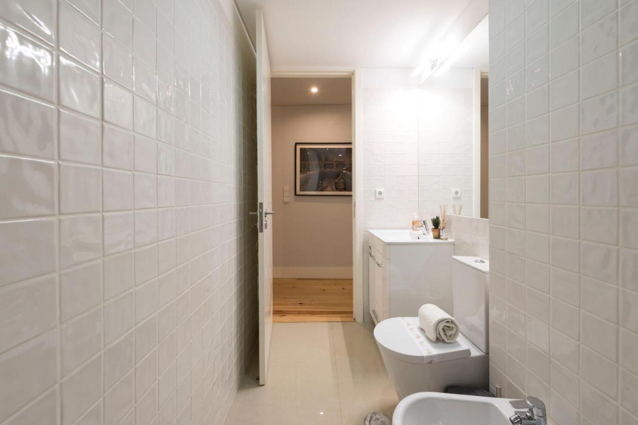 Lovelystay - Porto Peaceful Living W/ Backyard Exterior foto